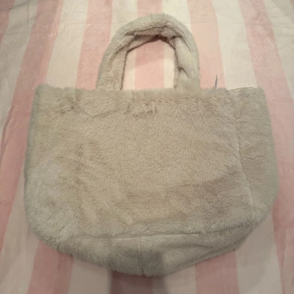 NEW Faux Fur Tote, Victoria Secret, One Size - Picture 3 of 5